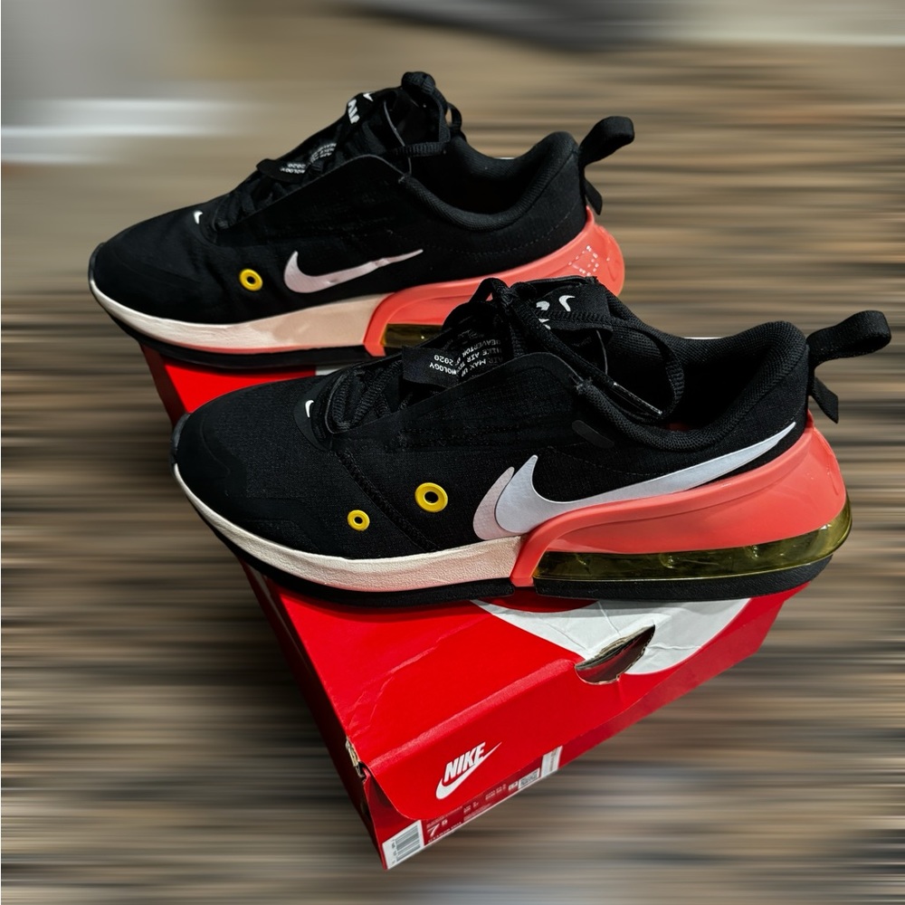 Nike Air Max Up / Women’s 7.5 / Black / Atomic Pink / Solar Flare
